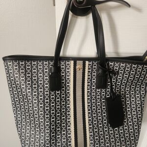 Gently Used Tory Burch Gemini Link Navy Blue and Cream Geometric Tote